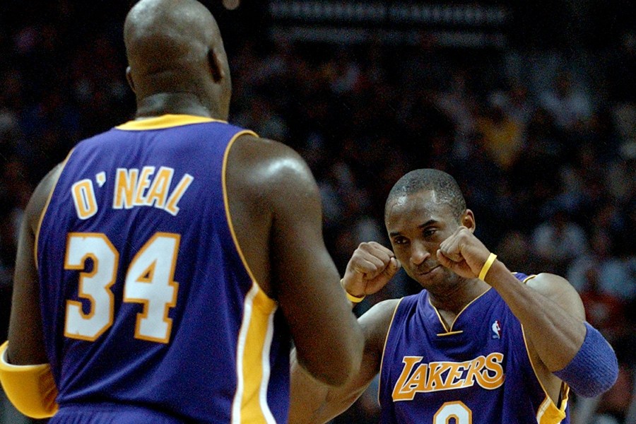 那些年科比单挑詹姆斯,回顾那些年科比的黑肘