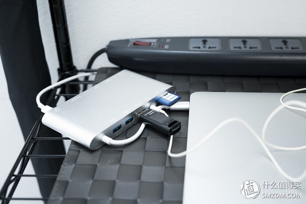 打造高颜值办公桌,打造舒适办公桌