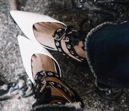 尖头鞋小了怎么处理,尖头鞋太大了一码补救方法