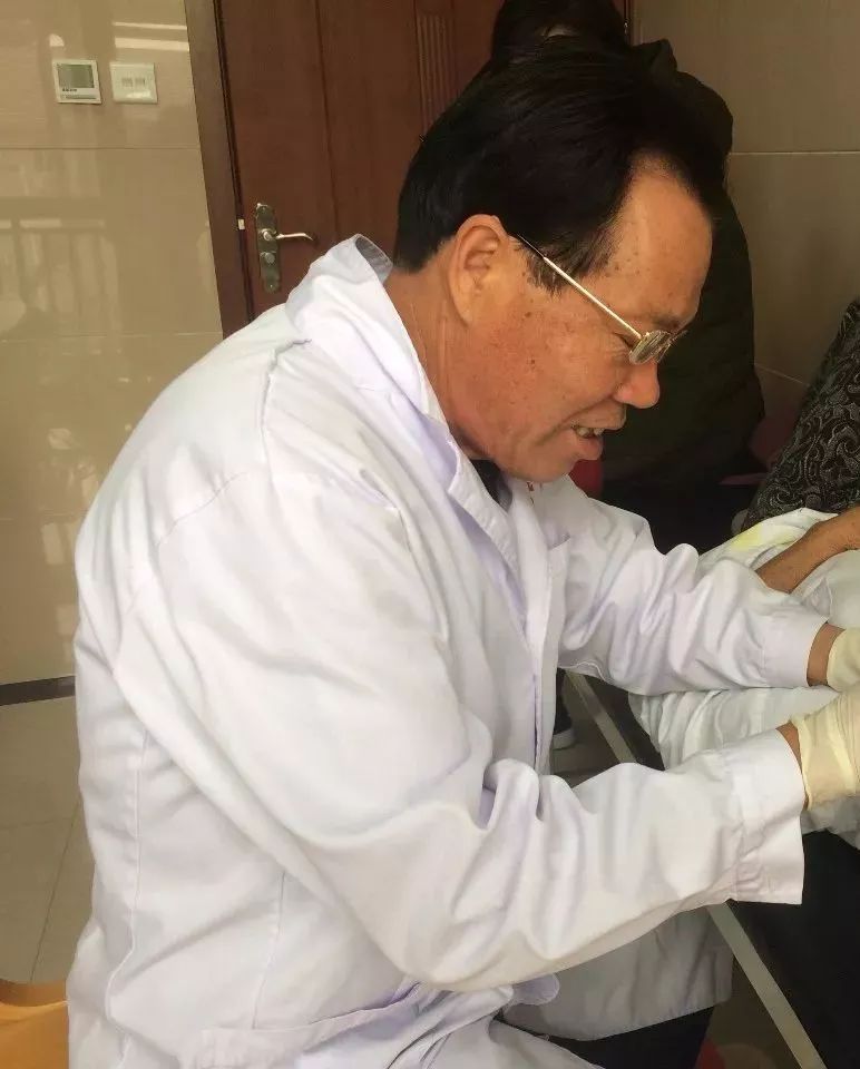 神医用一根针就治好了病,一根针救活一个人原版