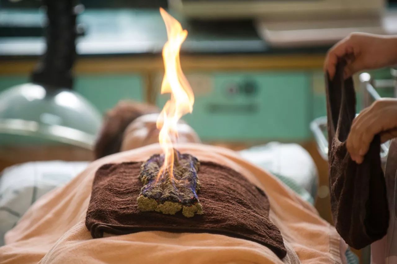 封面｜中医只是“慢郎中”？这家中医院挑战急危重症，门诊量全国第一