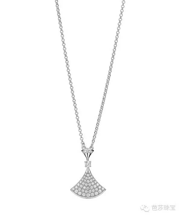 冬季如何搭配锁骨链好看,再搭配一条锁骨链真的太美了