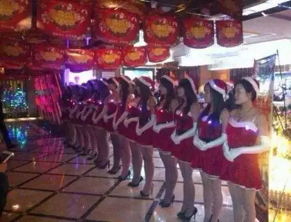 这是艺术？|美院学生让花坛“长”娃娃寓意破土而生？多少人的审美观崩塌了