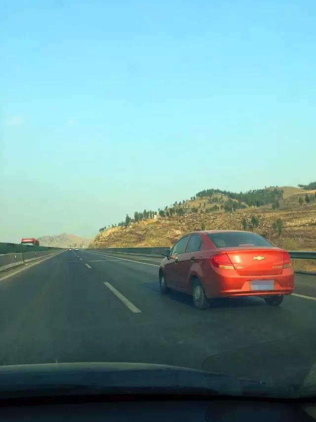 惊悚！租车旅行，竟然租到事故车，居然连机舱、底盘都撞过！