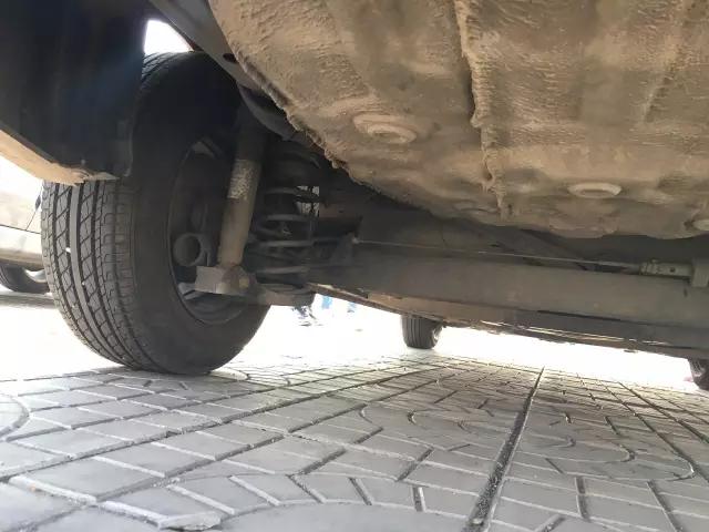 惊悚！租车旅行，竟然租到事故车，居然连机舱、底盘都撞过！