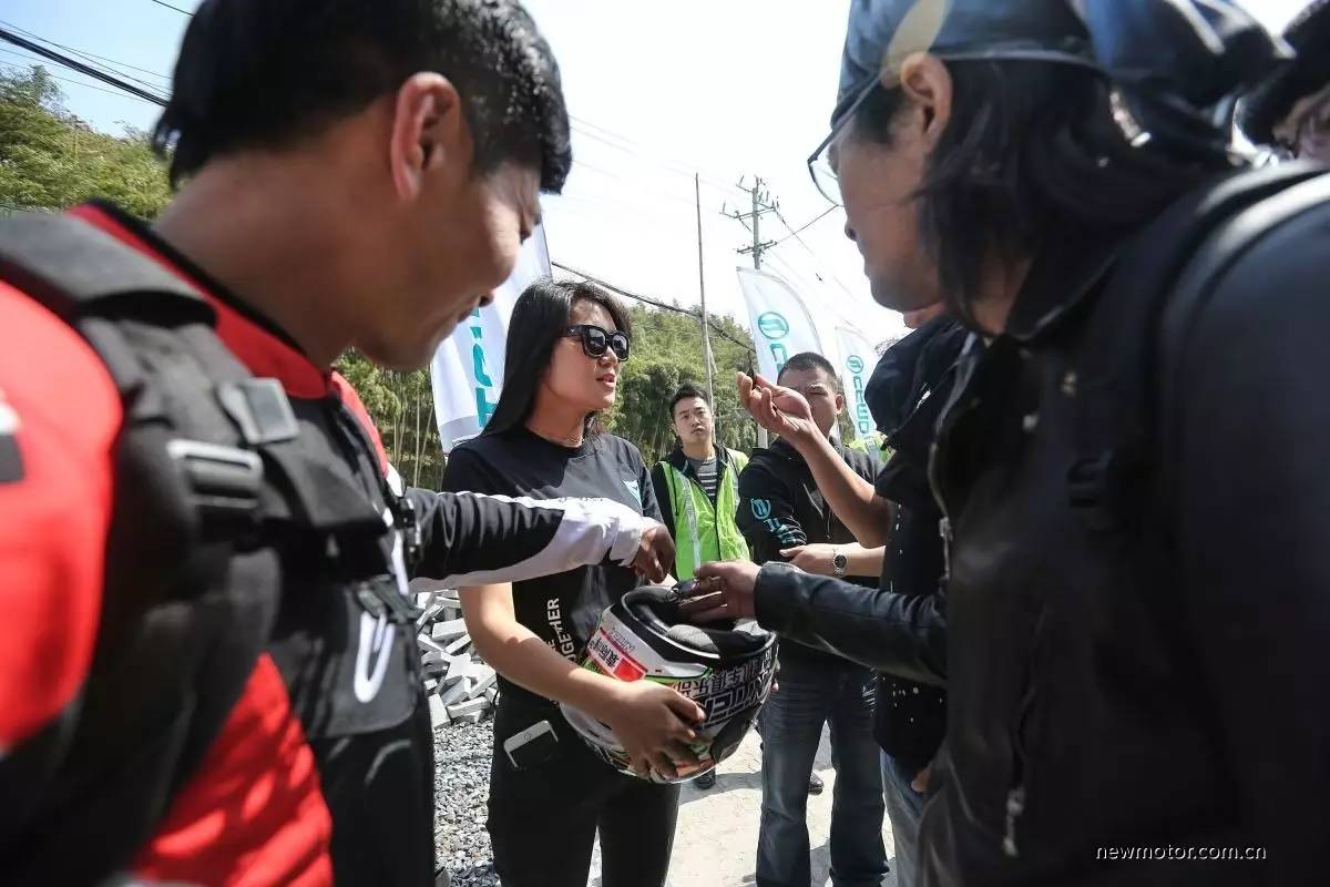 春风650nk和400nk如何选,春风400nk哪款最好