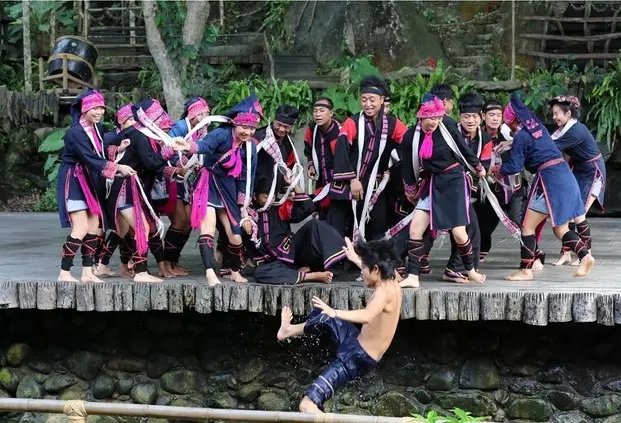 北方人第一次来三亚吃海鲜,一个人在三亚吃海鲜自助