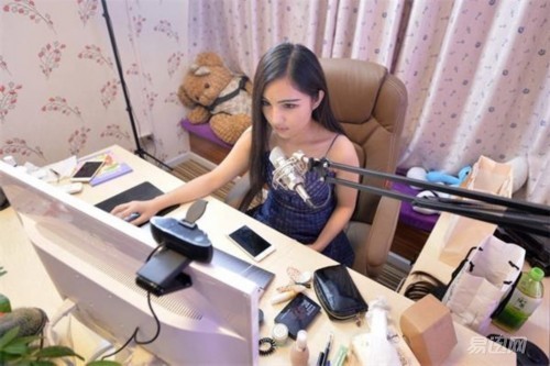 直播平台距离快播还有多远？从这些年脱过的女主播说起