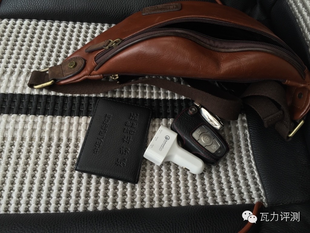 奥睿科QC2.0车载3口USB充电器评测