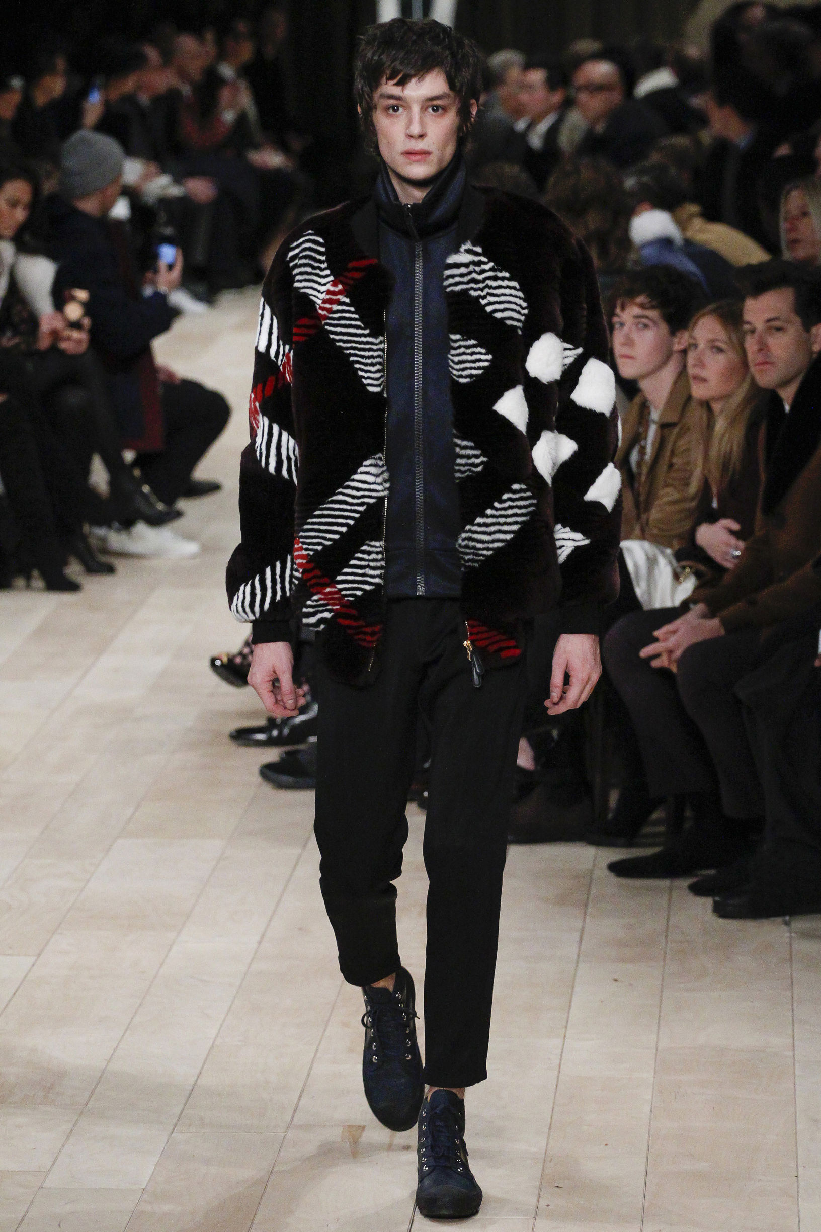 burberry男装街拍,burberry新季迷惑时尚单品男装