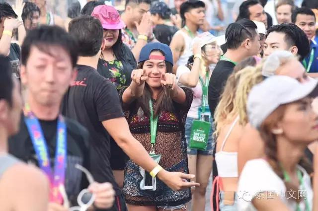 泰国泼水节中国游客,万人空巷的泰国泼水节