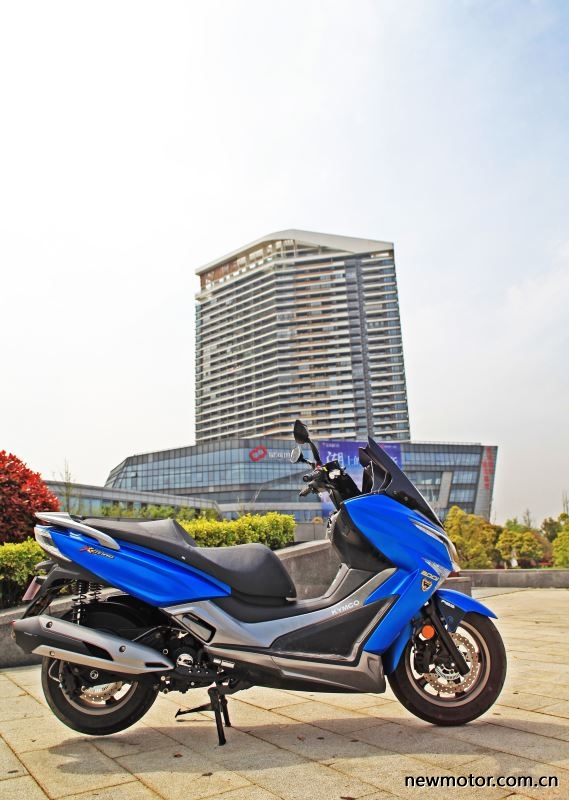 光阳赛艇300测评,牛摩测评赛科龙