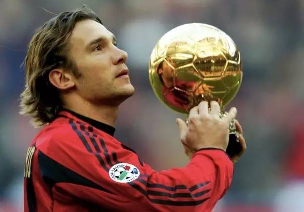 所有人别再拘于眼前的苟且，怀柔首届业余⚽联赛即将开赛，我们在寻找爱⚽的你，还不赶紧跳到球场来？