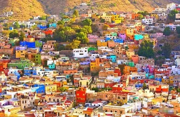 丽江惊现国内第一个彩色村!美的太不像话,像童话!