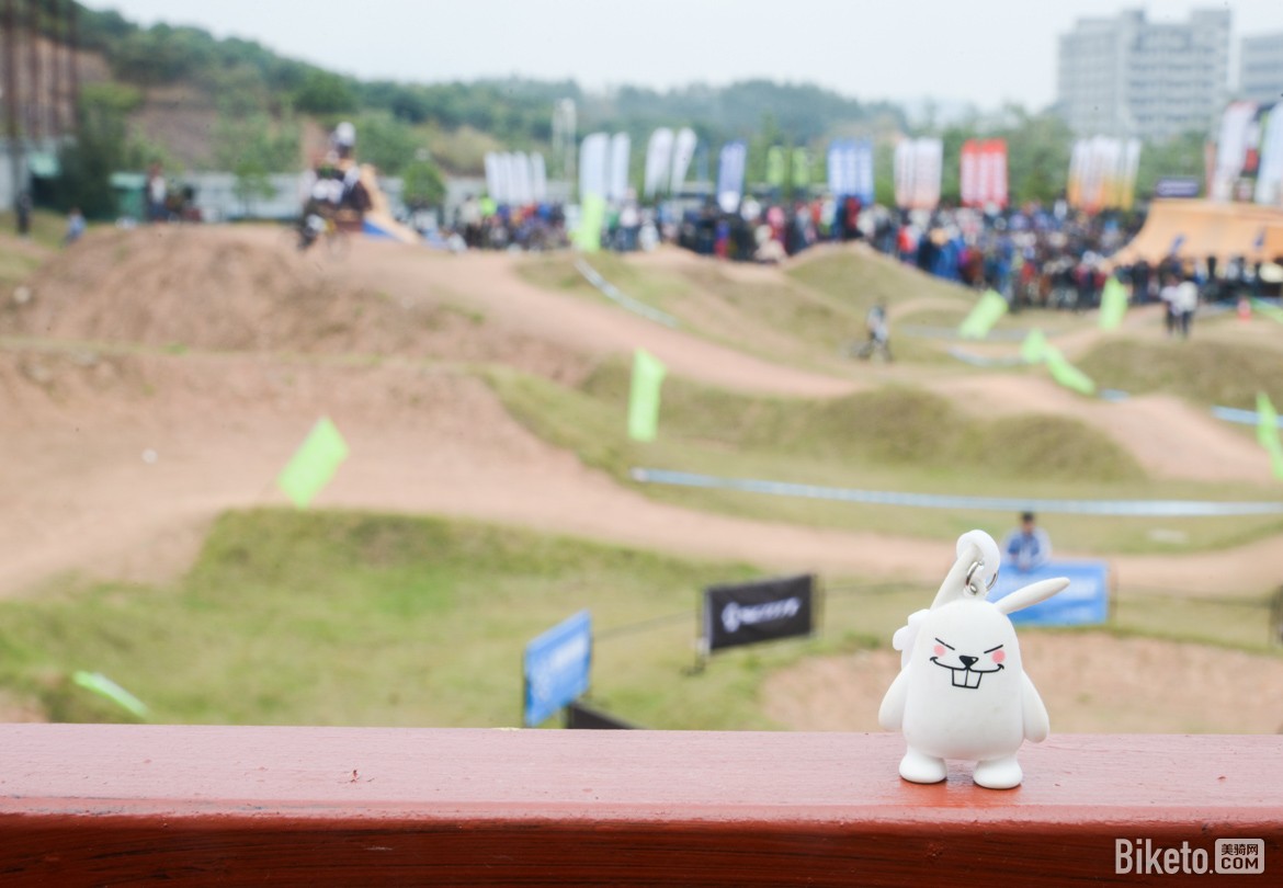 新手土坡赛初体验菜腿兔扑倒在世界级高手的车轮下（含福利公布）