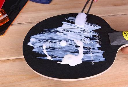 乒乓球拍把柄掉了可以用502胶水粘,乒乓球拍掉了一大块可以用502粘吗