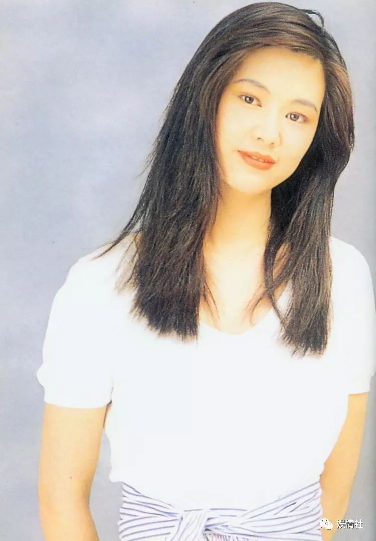 被骗八千万,被得意门生告,送丈夫跑车致其丧命,农场养鸭了余生