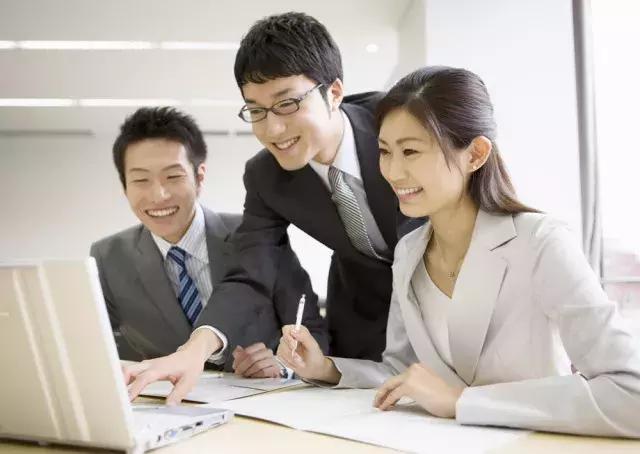 毕业大学生在家啃老,毕业在家啃老一直不工作