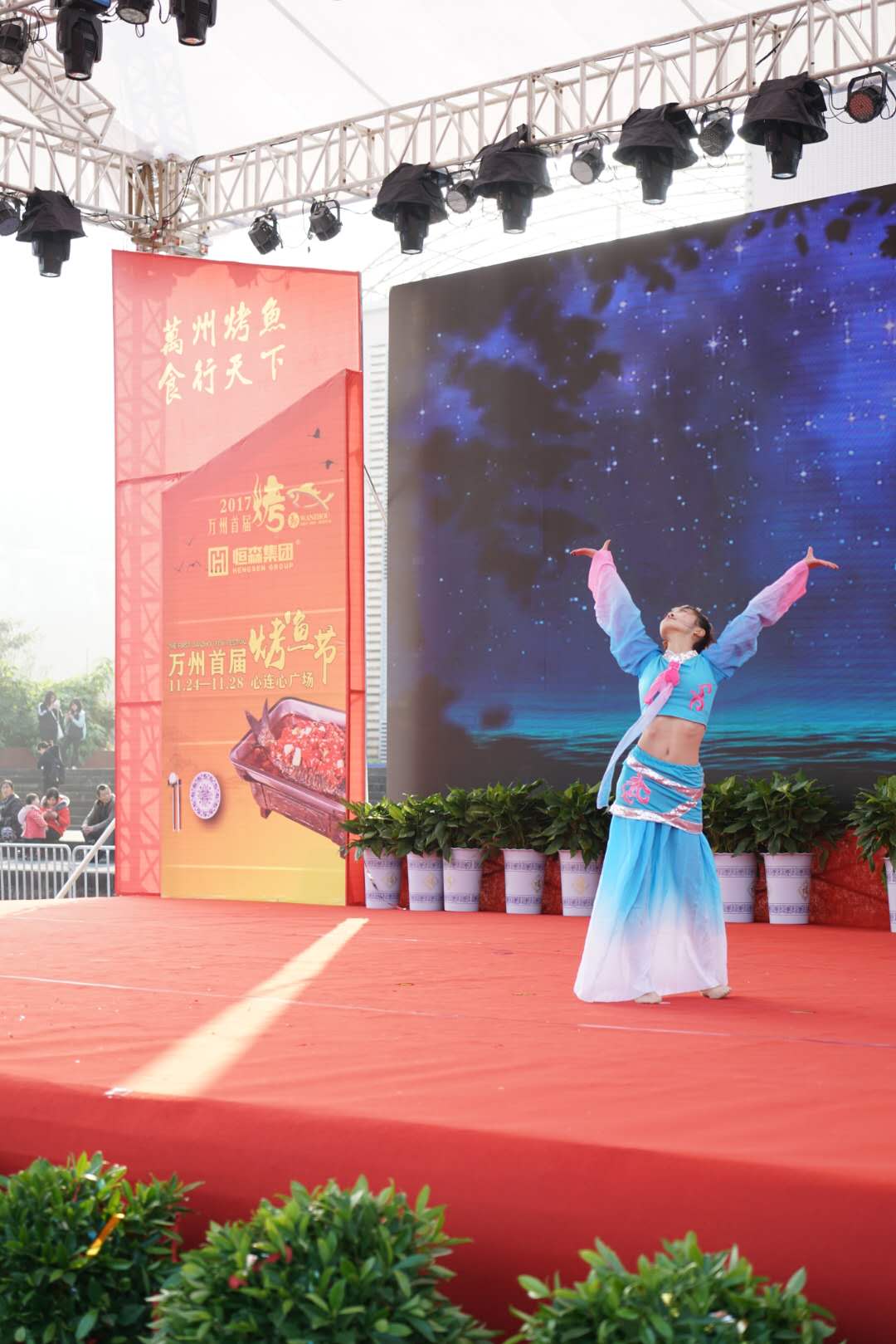 重庆美食之万州烤鱼,万州烤鱼第二届烤鱼节介绍