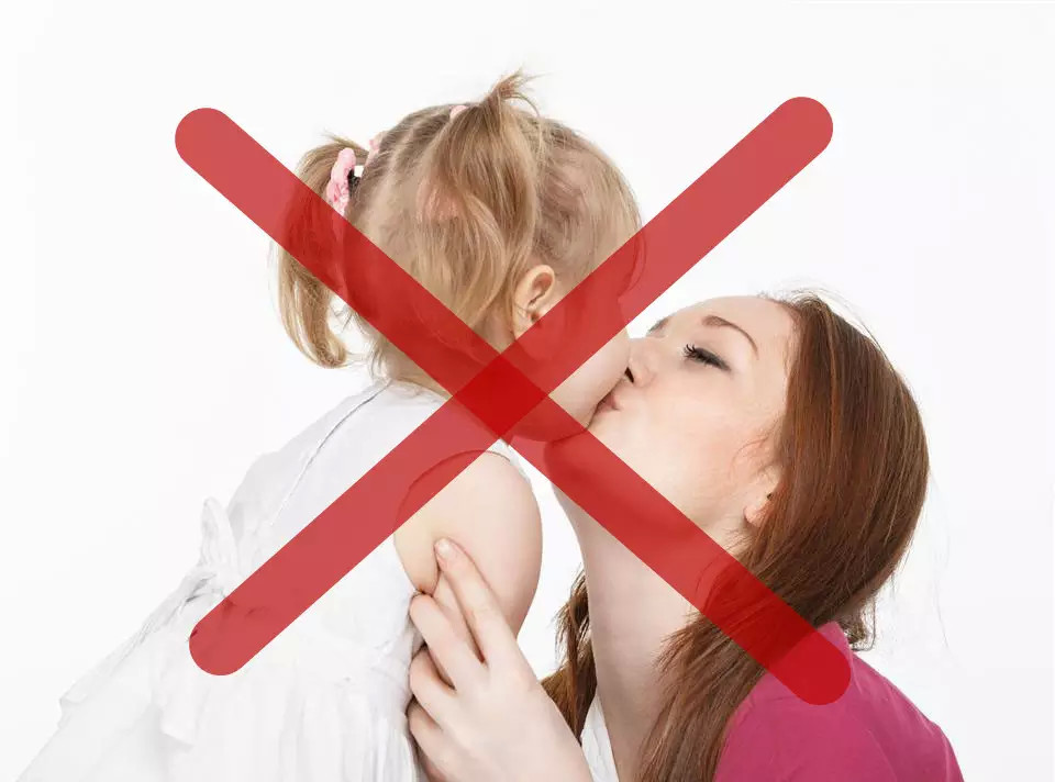 亲吻宝宝对宝宝有好处吗,大人亲吻宝宝会让宝宝得什么病