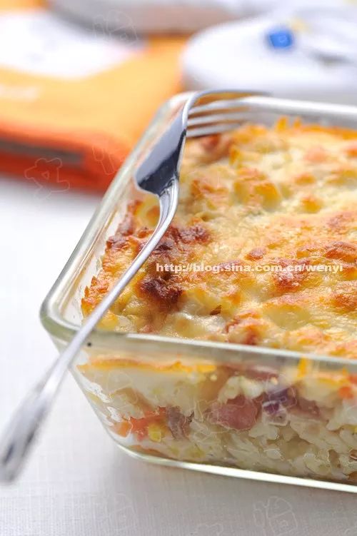 凤梨和菠萝为什么菠萝要泡盐水,菠萝怎么挑好坏