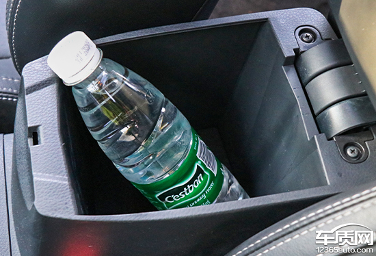 卡罗拉双擎天青石2019款试驾,家用车之最佳选择卡罗拉双擎