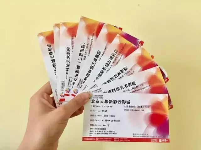 上周我们真的在电影院里住了两天