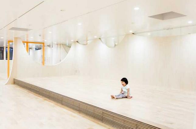 日式幼儿园的设计,日本幼儿园露天设计