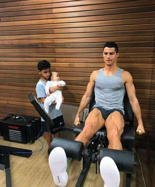 c罗的弹跳力和孙兴慜的爆发力,怎么练大腿爆发力和c罗一样