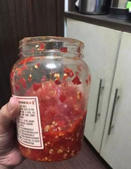 大金毛偷吃蜡瓶糖,大金毛偷吃辣椒