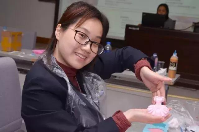 芳香生活、健康手作——记定海路街道团工委DIY石膏香薰制作活动