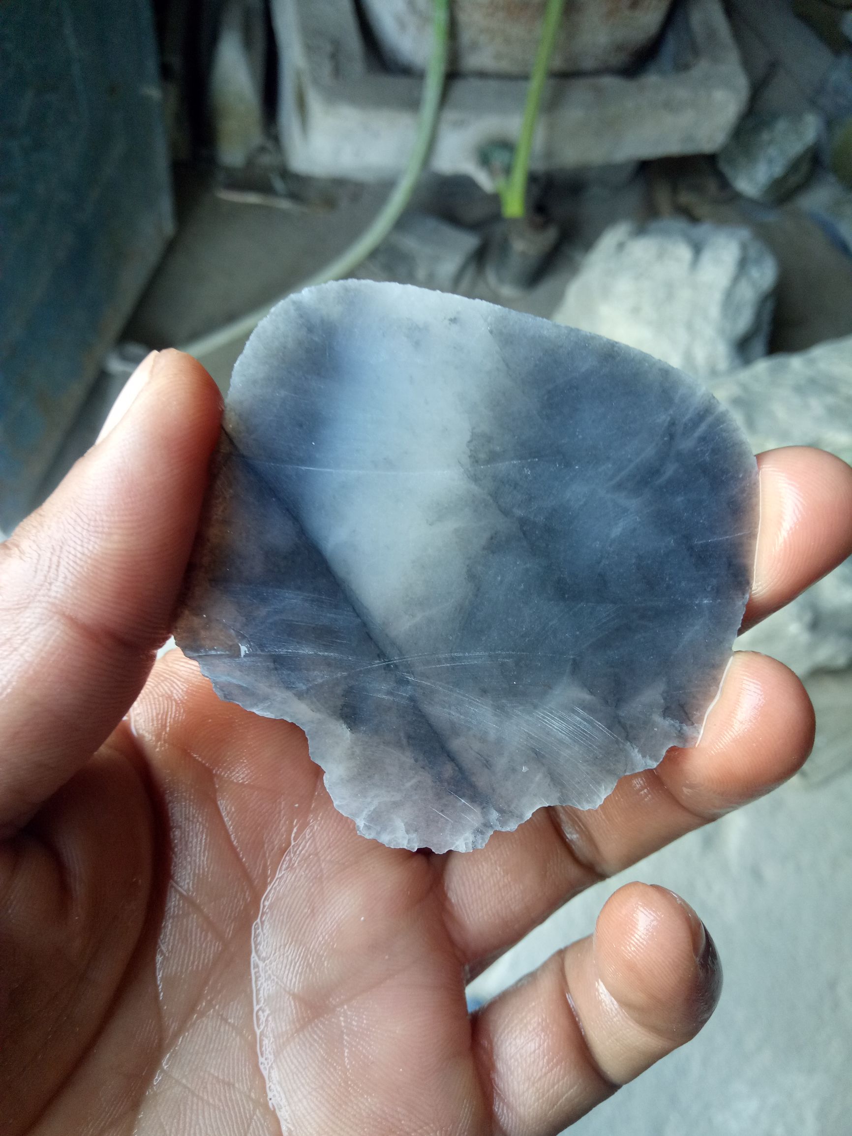 巴掌大的玉矿石值多少钱,巴掌大的玛瑙原石能卖多少钱