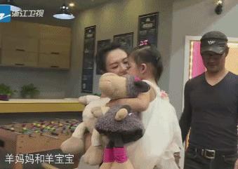 章子怡晒与汪峰聊天记录,网友说竟然保存自己表情包!子怡神回复