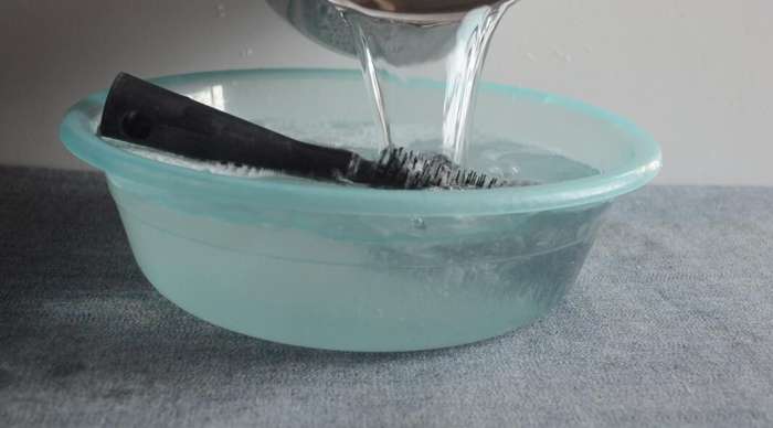 梳子上的油腻怎么洗,梳子黏黏的怎么才能去掉