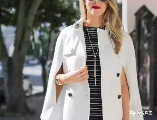 项链搭打底衫温柔冬季,项链搭配衣服的技巧平价