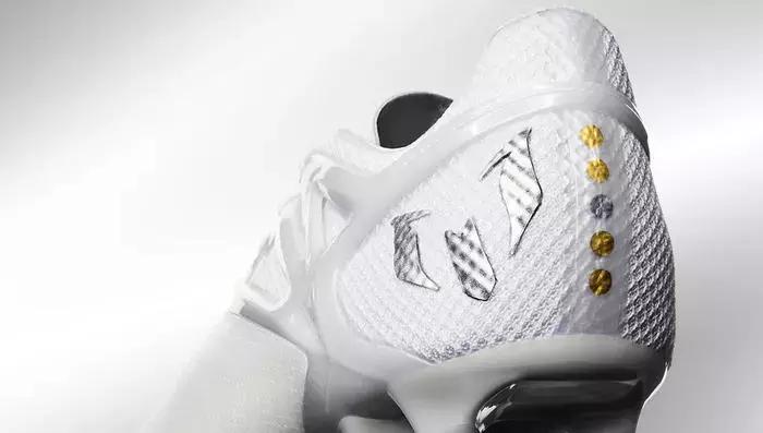 c罗第五个金球奖在哪个队拿的,c罗第五个金球奖和卡卡互动