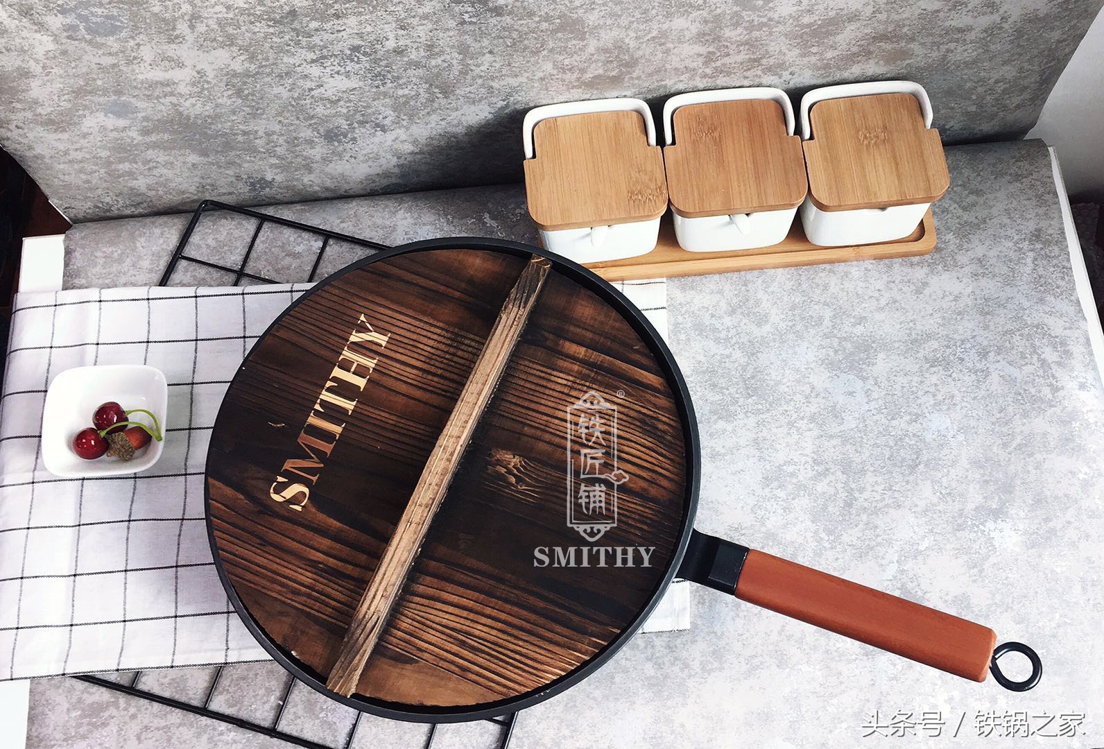 生铁锅和精铁锅哪个不容易生锈,买铁锅买哪一种铁锅好不生锈