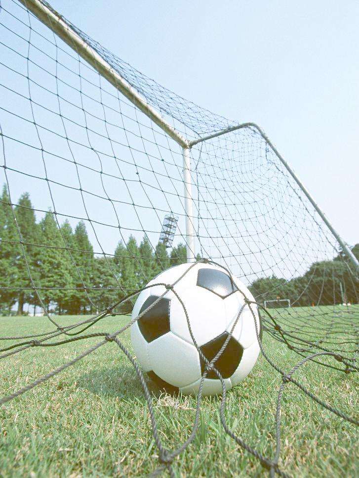 关于足球的炫酷手机壁纸,少年感的足球壁纸