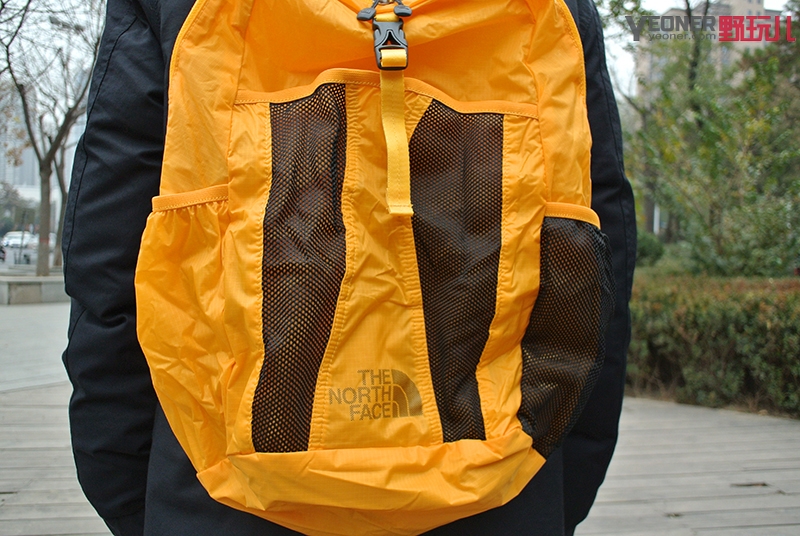 轻便大容量防水背包,northface帆布双肩背包