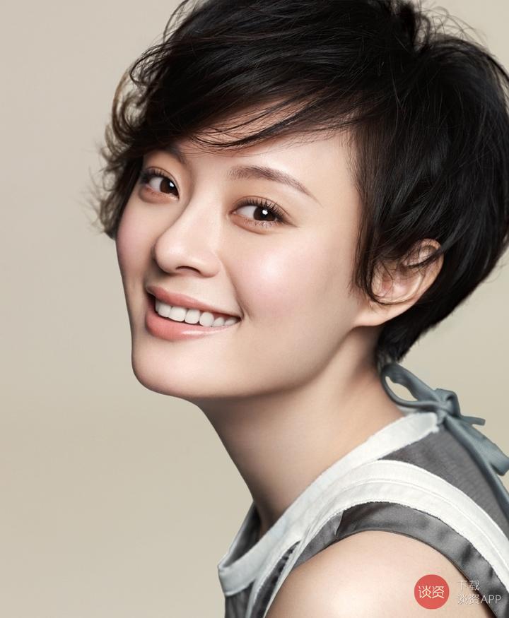 手一抖竟然看到女神丑得一哔的发际线，一定是打开方式不对