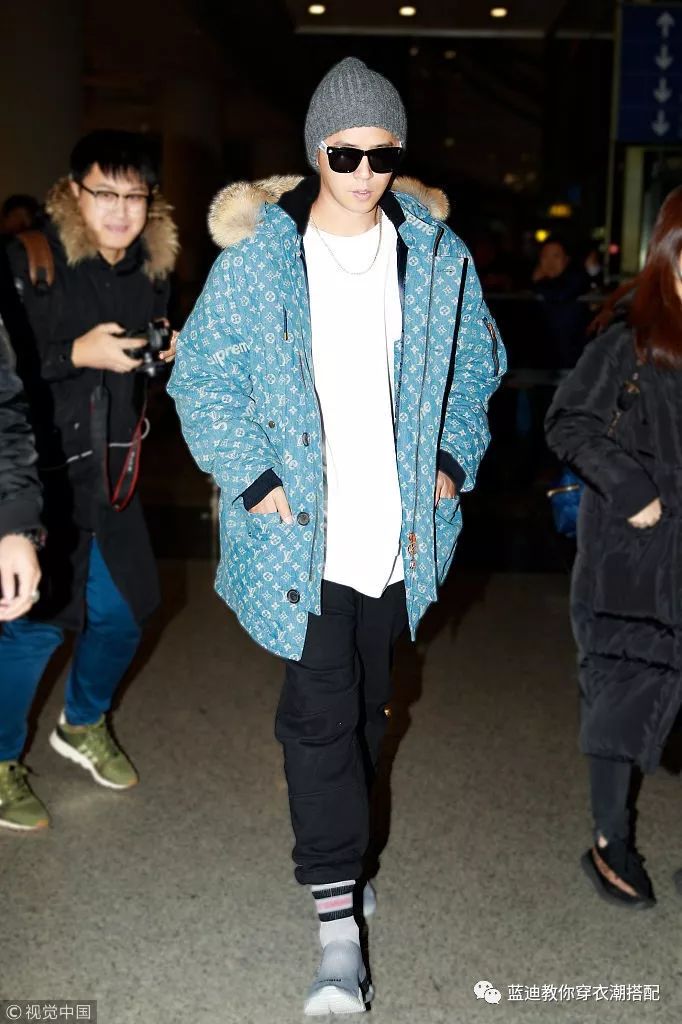 插播男明星｜边伯贤罗志祥金在中机场*服私**，活动*服私**搭配