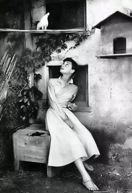 一件衬衫就让你美翻了整个春天,一件衬衫和一条裙子