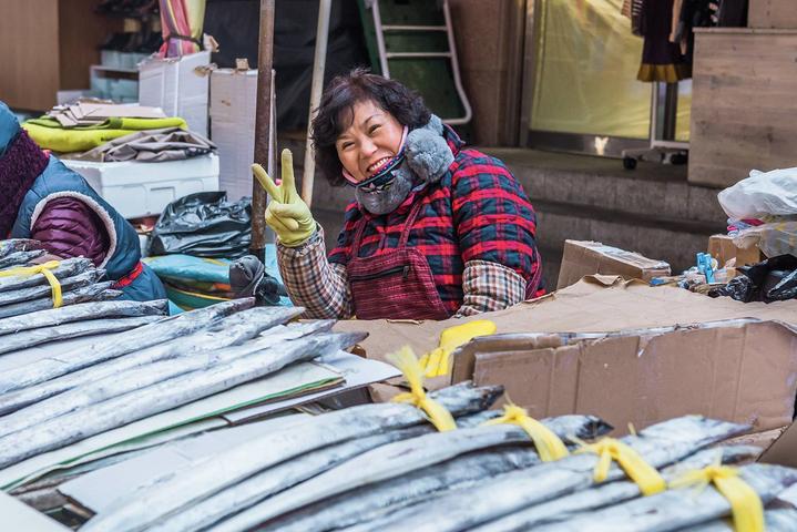 这里是韩国最传统的市场，不仅有美食还有免税店