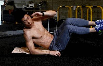 适合新手的腹肌训练方法三天见效,健身房人鱼线公狗腰训练