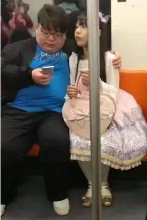 为了一条裙子花光三个月积蓄,为了一条裙子花光三个月的生活费