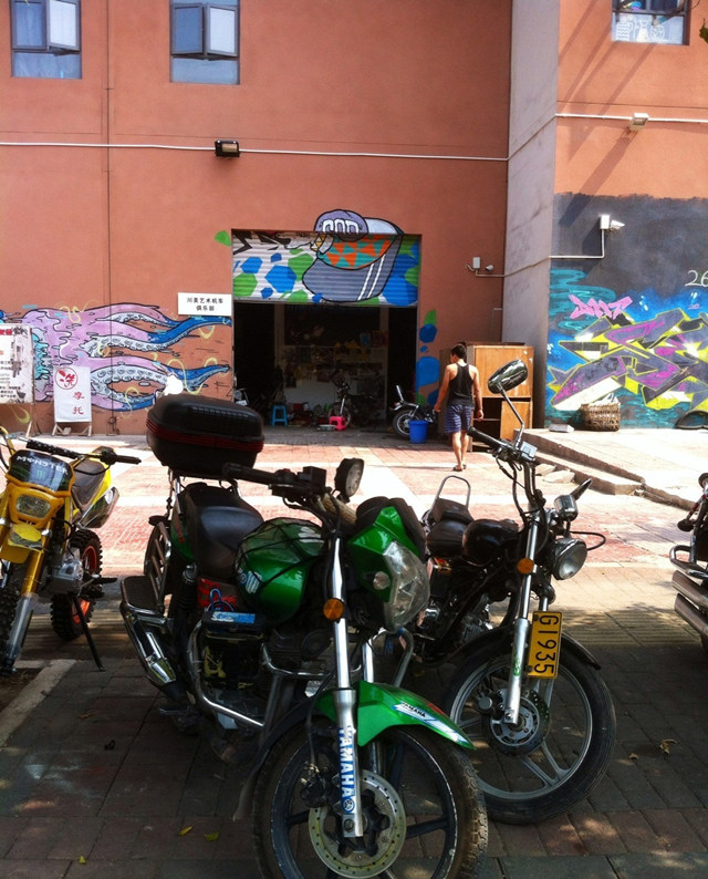 川美，看起不像是读书的地方