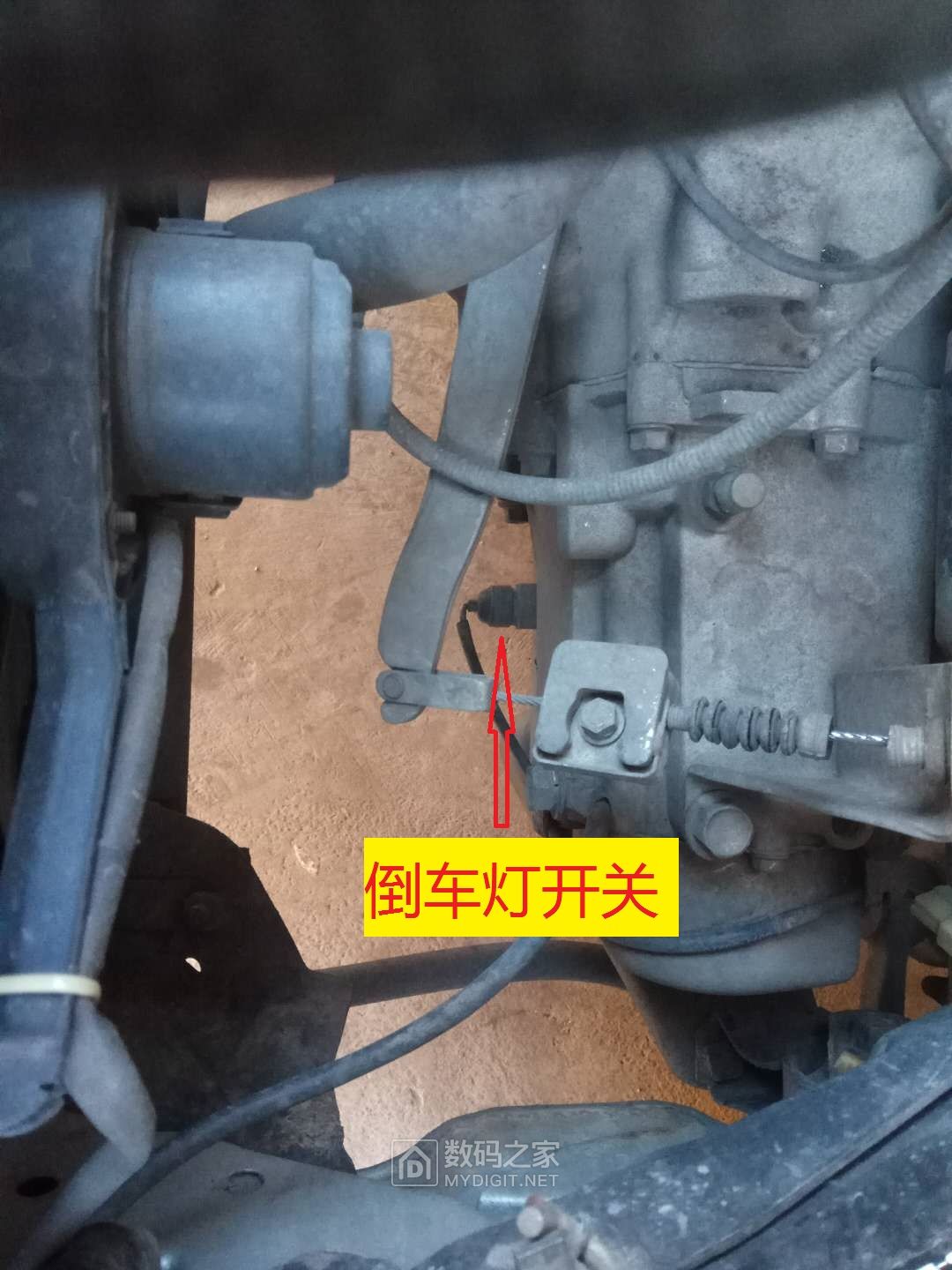 夏利刹车灯不亮的修理方法,夏利倒车灯常亮