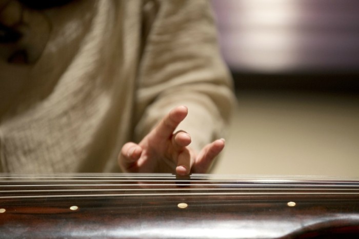 如何挑选一张好的古琴,广东万元亲斫的古琴如何选择