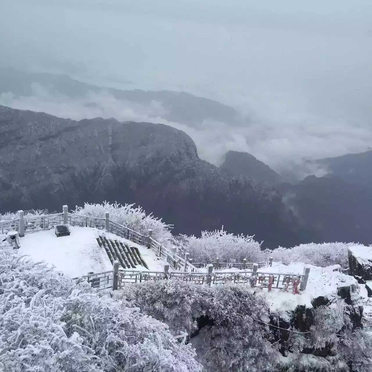 一下雪峨眉山就成了仙境,一下雪川西便美成了天堂