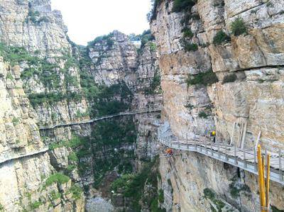 特别恐怖的玻璃栈道,中国最恐怖的栈道排名前十